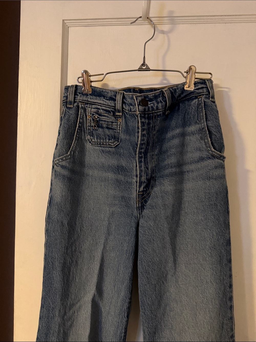 Levi's Women's Straight High-Rise Jeans in Medium Blue